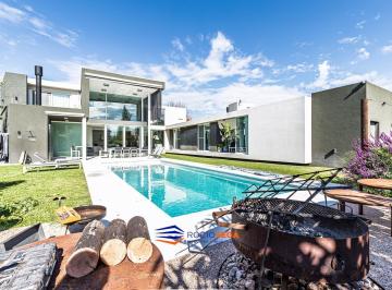 Casa · 390m² · 6 Ambientes · 2 Cocheras · Casa en Country Terravista, General Rodriguez