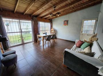 Casa · 137m² · 4 Ambientes · 1 Cochera · Casa 4 Ambientes Venta Aldo Bonzi Apto Crédito