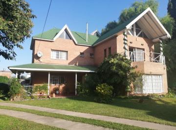 Quinta vacacional · 439m² · 4 Dormitorios · Venta Casa Quinta Cruce Varela C/ Pileta Quincho
