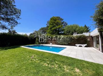 Foto1 · Casa en Venta 3 Dorm. y Dependencia Piscina Pinares
