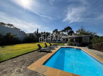 Foto1 · Casa Alquiler Anual 4 Dorm. en Barrio Cordoba con Piscina y Parrillero