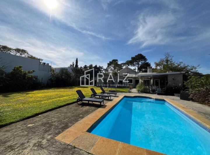 Casa · 1200m² · 5 Ambientes · 1 Cochera