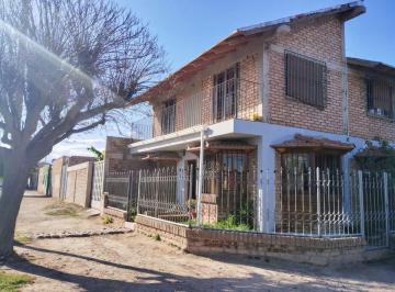Casa · 122m² · 4 Ambientes · 2 Cocheras · Venta Casa 3/4 Dormi. 2 Baños Patio Maipu