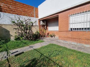 Casa · 80m² · 5 Ambientes · 1 Cochera · Casa en Villa Elvira