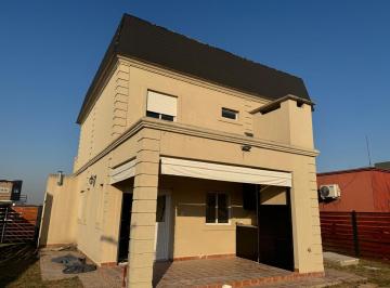 Casa · 120m² · 4 Ambientes · 3 Cocheras · Venta de Casa en Barrio Laguna Azul Ezeiza