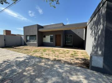 Casa · 315m² · 4 Ambientes · 2 Cocheras · Venta / Casa / Zona Sur / Rafaela