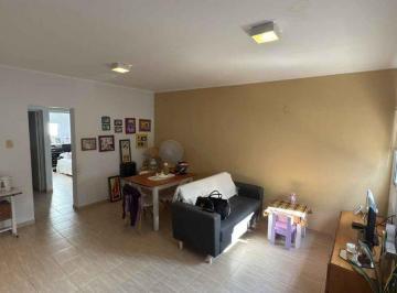 Departamento · 50m² · 3 Ambientes · 1 Cochera · Venta / Dpto / 2 Dorm. / Cochera / Servicios