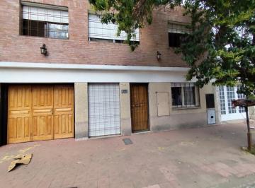 Casa · 205m² · 4 Ambientes · 1 Cochera · Venta Gran Casa 4 Dormi Cochera Patio Barrio Maipu