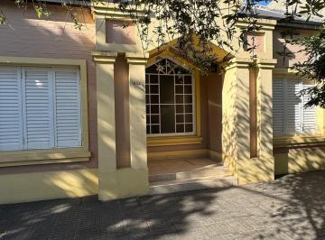 Casa · 101m² · 5 Ambientes · Venta Casa 2 Dorm. Zona Centro