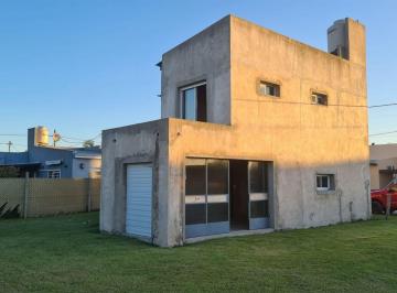 Casa · 92m² · 4 Ambientes · Casa en Venta Sicardi 3 Dorm.