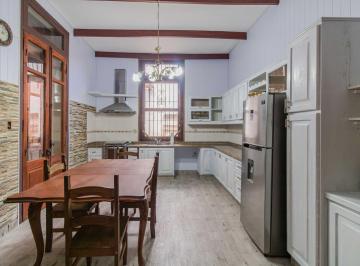 Casa · 244m² · 6 Ambientes · 1 Cochera · Venta Casa 4 Dorm. 3 Baños Paso Molino