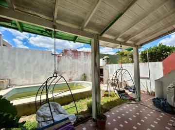 Casa · 146m² · 4 Ambientes · 1 Cochera · Venta/permuta Casa 4 Amb. Cochera, Pileta, Terraza