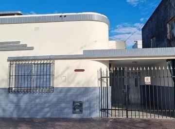 Casa · 110m² · 3 Ambientes · 1 Cochera · Se Vende Casa - Zona Centro de Santo Tomé