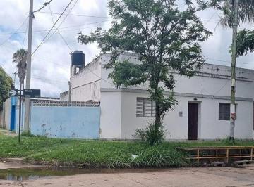 Casa · 105m² · 3 Ambientes · 1 Cochera · Se Vende Casa en Esquina Santo Tome