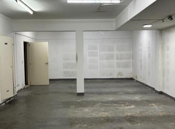 Local comercial · 122m² · 3 Ambientes · Ecxelente Local con Depósito en
