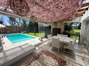 Casa · 230m² · 6 Ambientes · Casa en Alquiler en Los Sauces, Nordelta, Tigre