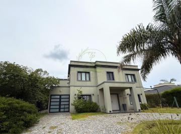 Casa de 8 ambientes, Berazategui · Casa en Venta en Los Ombues de Hudson
