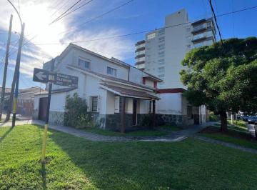 Casa · 208m² · 5 Ambientes · Venta Casa Chalet Gran Esquina 208 m² a 1 del Mar