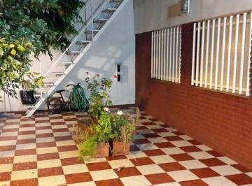 Casa · 104m² · 3 Ambientes · 1 Cochera · Hermosa Casa en Una Planta en Impecable Estado.