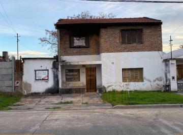 Casa de 4 ambientes, Campana · ¡Propiedad Para Reciclar en Venta!