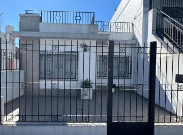 Casa · 130m² · 4 Ambientes · Casa Al Frente