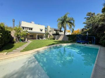 Casa · 197m² · 6 Ambientes · 2 Cocheras · Venta: Casa de 4 Dorm. con Pileta y Cochera en Funes, Rosario