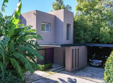 Casa · 240m² · 6 Ambientes · 2 Cocheras · Casa en Venta 4 Dorm. - Barrio Semi Cerrado - Zona Santa Rita San Isidro