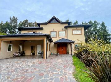 Casa · 385m² · 6 Ambientes · 2 Cocheras · Casa en Venta 6 Ambientes Barrio Malibu