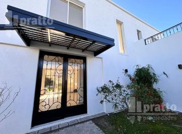 Casa · 202m² · 6 Ambientes · 2 Cocheras · Casa en San Rafael