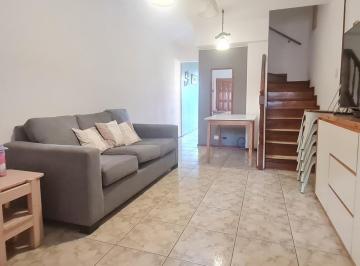 Casa · 65m² · 3 Ambientes · 1 Cochera · Dúplex 3 Ambientes con Patio y Parrilla - en Venta