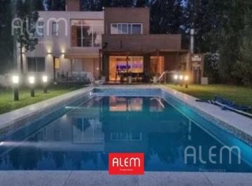 Casa · 200m² · 4 Ambientes · 2 Cocheras · Casa en Alquiler en Malibu, Canning