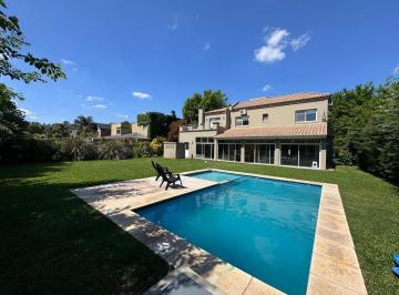 Casa · 280m² · 5 Ambientes · 5 Cocheras · Campos de Alvarez Oportunidad