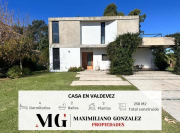 Casa · 245m² · 6 Ambientes · 1 Cochera · Casa en Venta y Alquiler, 6 Ambientes - Valdevez