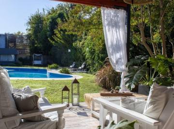 Casa · 205m² · 5 Ambientes · 4 Cocheras · Casa en Venta en Barrio La Bota, Benavidez