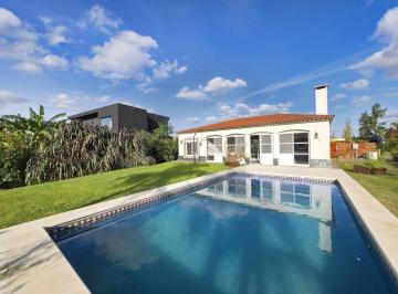 Casa · 180m² · 4 Ambientes · 2 Cocheras · Casa en San Marco
