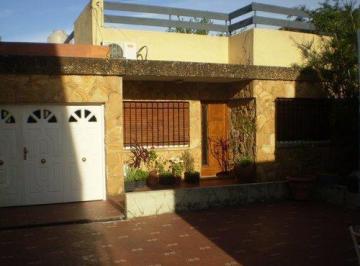 Casa · 100m² · 2 Dormitorios · 2 Cocheras · Casa en Lomas de Zamora