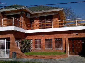 Casa · 6 Ambientes · 1 Cochera · Larrea 1436