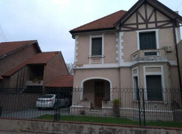Terreno · 350m² · 4 Dormitorios · 5 Cocheras · Casa en Lomas de Zamora