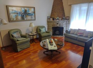 Casa · 155m² · 5 Ambientes · 1 Cochera · Casa en San Martín 895