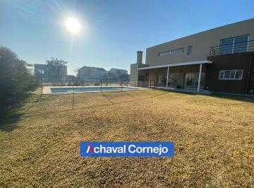 Casa · 258m² · 6 Ambientes · 3 Cocheras · Casa en Venta (Con Renta) en Puertos en Barrio Vistas con Pileta Sobre un Lote de 700 m²