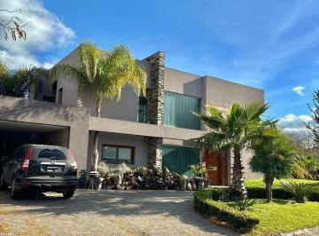 Casa · 350m² · 5 Ambientes · 7 Cocheras · Hermosa Casa en Fincas de Hudson