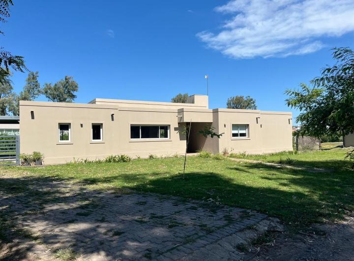 Casa · 270m² · 4 Ambientes · 5 Cocheras