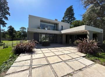 Casa · 204m² · 4 Ambientes · 6 Cocheras · Cas en Venta Ville 9 Greenville Polo & Resort