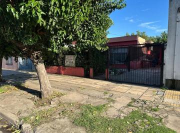 Casa de 4 ambientes, La Matanza · Casa con 220 m² en Venta con 3 Dorm. en Villa Luzuriaga