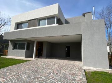 Casa · 300m² · 6 Ambientes · 6 Cocheras · Hermosa Casa a Estrenar en Fincas de Hudson