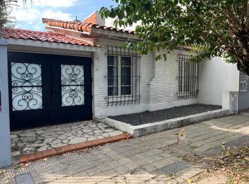 Casa · 130m² · 3 Ambientes · 1 Cochera · Chalet en Venta en Ituzaingó Norte