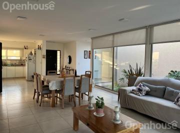 Casa · 145m² · 4 Ambientes · 2 Cocheras · Venta Casa San Alfonso