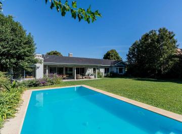 Casa · 220m² · 5 Ambientes · Casa en Venta en Santa Bárbara, a La Laguna