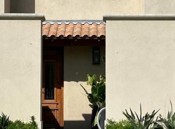 Casa · 200m² · 6 Ambientes · Casa en Alquiler 4 Dorm. Lote Interno