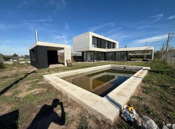 Casa · 190m² · 4 Ambientes · 2 Cocheras · Venta Casa 3 Dorm. con Pileta en Acequias del Aire